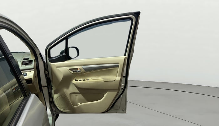 2016 Maruti Ertiga ZDI + SHVS, Diesel, Manual, 96,450 km, RHS Front Door