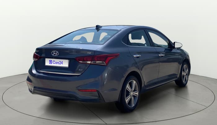 2017 Hyundai Verna 1.6 VTVT SX (O) AT, Petrol, Automatic, 1,07,501 km, Right Back Diagonal