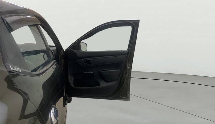 2017 Renault Kwid RXL, Petrol, Manual, 34,420 km, RHS Front Door