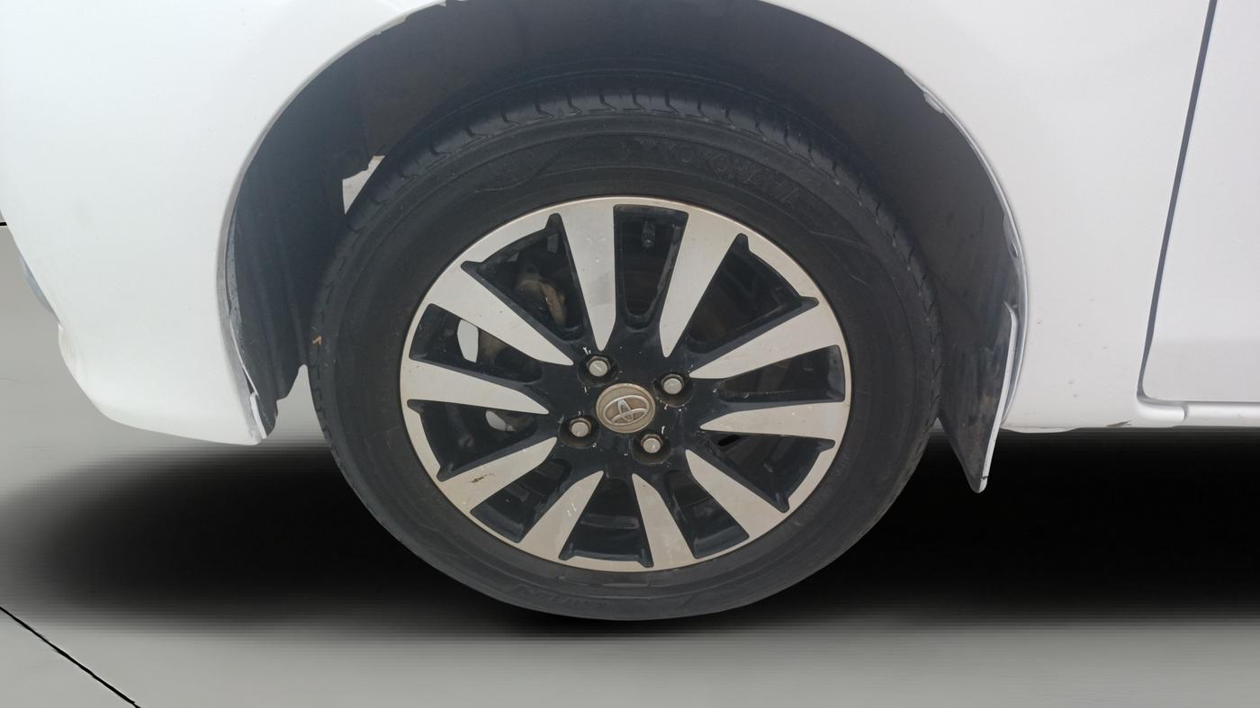 2019 Toyota Etios Liva V DUAL TONE, Petrol, Manual, 1,30,217 km, Left Front Wheel