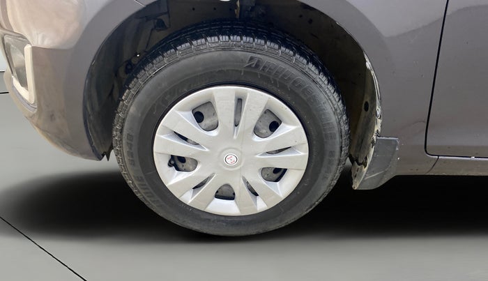 2015 Maruti Swift VXI, Petrol, Manual, 64,057 km, Left Front Wheel