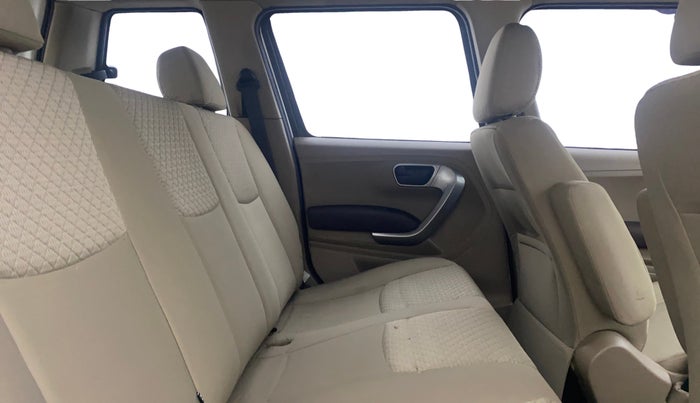2019 Mahindra TUV300 T10, Diesel, Manual, 1,12,608 km, Right Side Rear Door Cabin