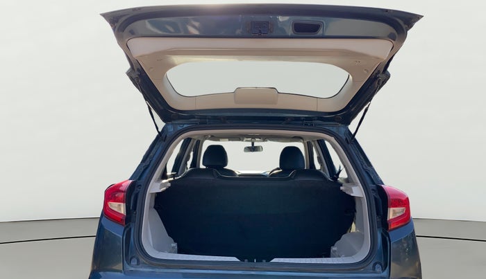 2023 Mahindra XUV300 W6 1.2 PETROL AMT, Petrol, Automatic, 43,246 km, Boot Door Open