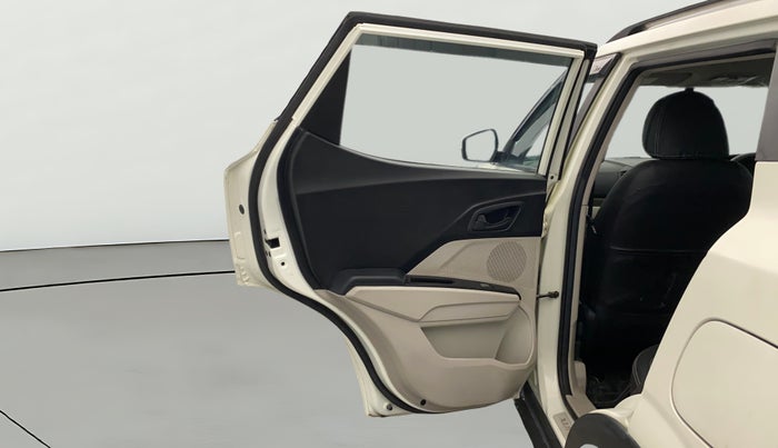 2023 Mahindra XUV300 W6 1.2 PETROL AMT, Petrol, Automatic, 33,518 km, LHS Rear Door