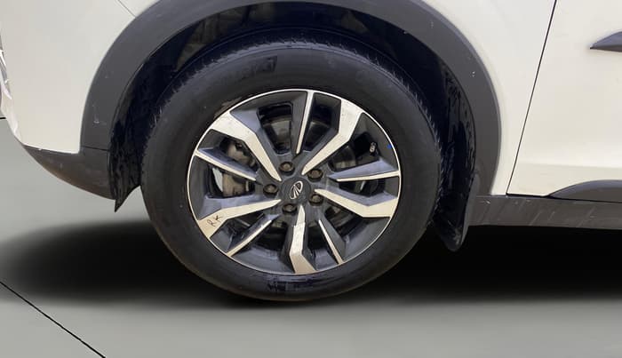 2022 Mahindra XUV300 W8 (O) 1.5 DIESEL, Diesel, Manual, 1,47,204 km, Left Front Wheel