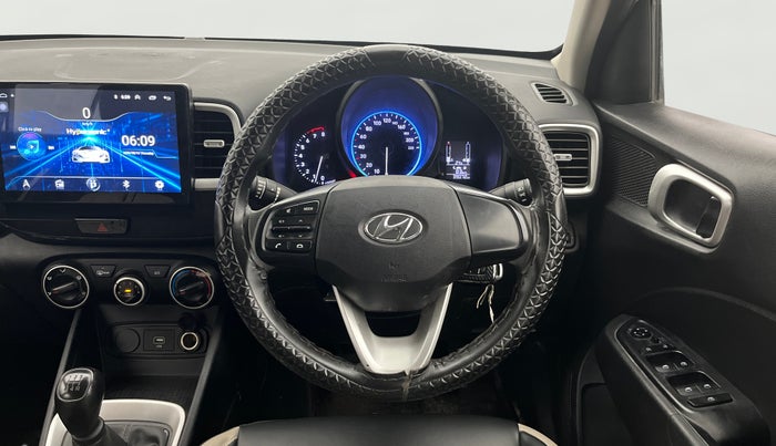 2020 Hyundai VENUE S 1.2, Petrol, Manual, 39,068 km, Steering Wheel Close Up