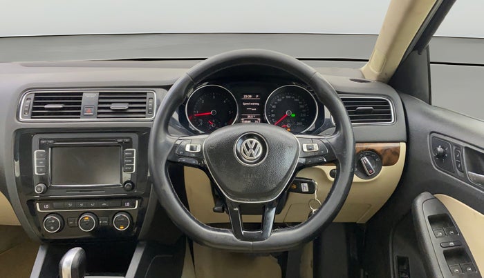 2015 Volkswagen Jetta HIGHLINE TDI AT, Diesel, Automatic, 1,18,810 km, Steering Wheel Close Up