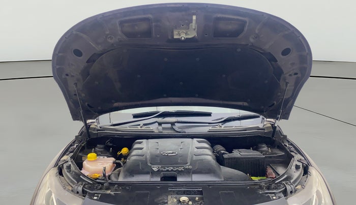 2017 Mahindra XUV500 W10 AT, Diesel, Automatic, 90,254 km, Open Bonet