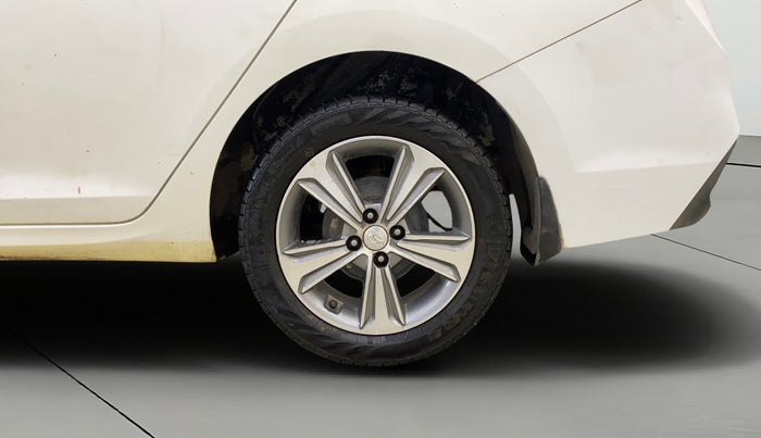 2017 Hyundai Verna 1.6 VTVT SX O, Petrol, Manual, 49,542 km, Left Rear Wheel