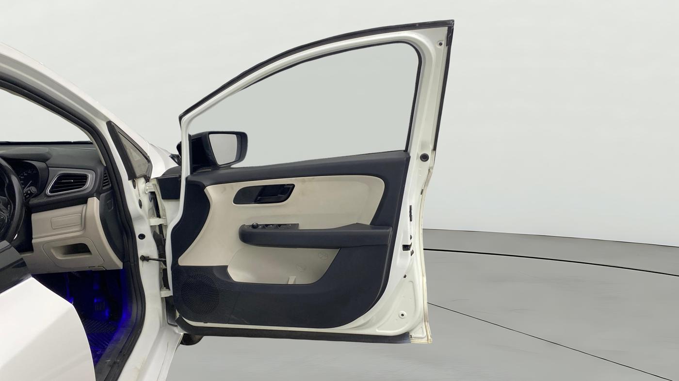2022 Tata ALTROZ XM PLUS PETROL, Petrol, Manual, 1,15,930 km, RHS Front Door