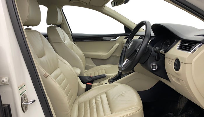 2017 Skoda Octavia STYLE PLUS AT 1.8 TSI, Petrol, Automatic, 50,858 km, Right Side Front Door Cabin