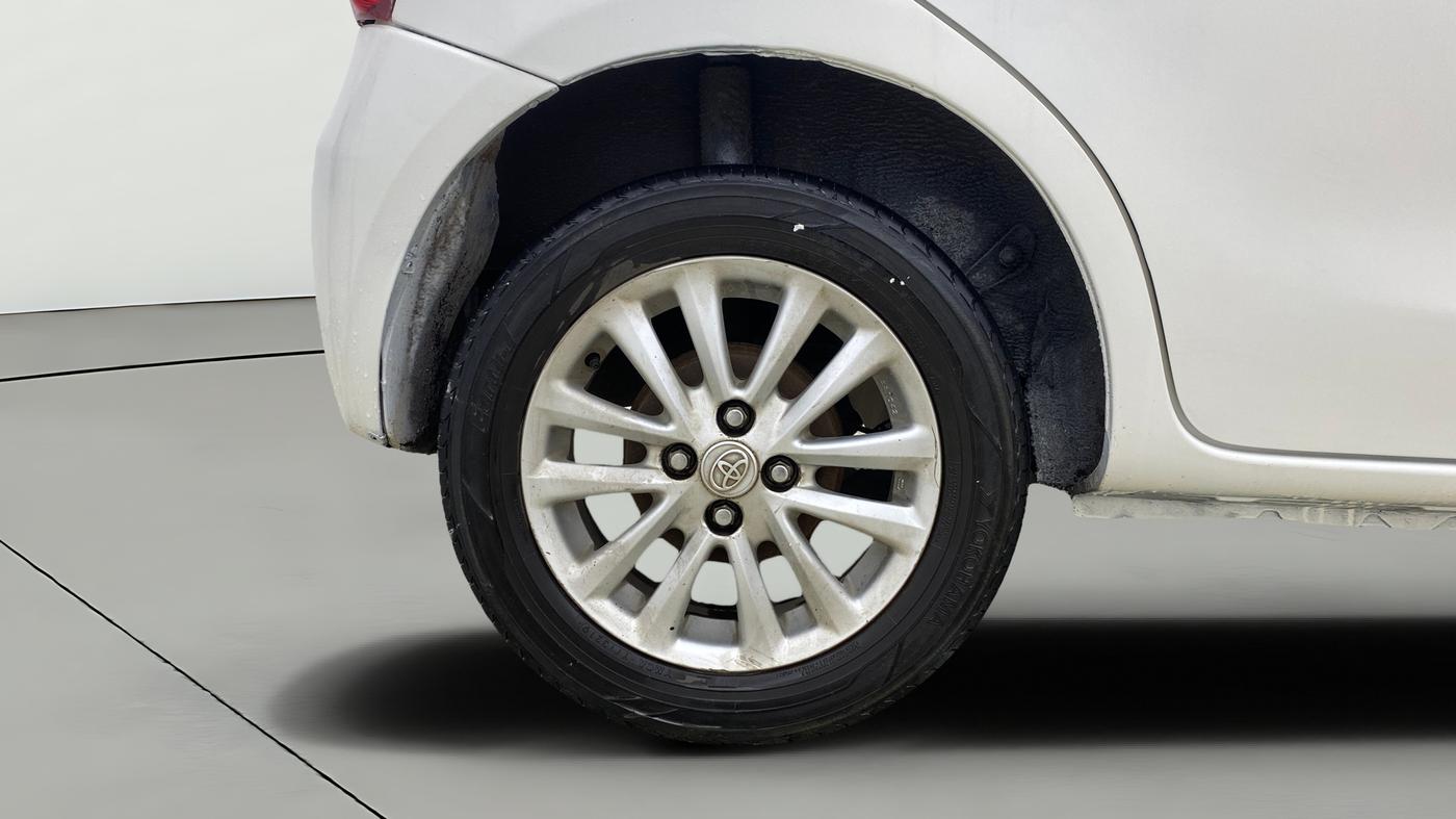 2015 Toyota Etios VX, Petrol, Manual, 1,02,473 km, Right Rear Wheel