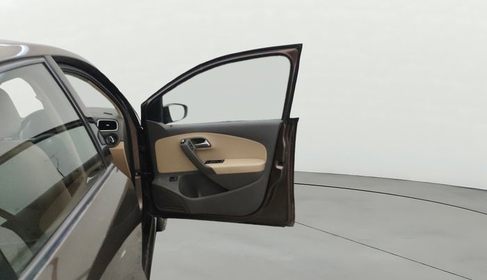 2015 Volkswagen Vento HIGHLINE 1.5 AT, Diesel, Automatic, 1,09,859 km, RHS Front Door