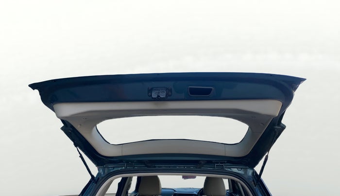 2020 Mahindra XUV300 W6 1.2 PETROL, Petrol, Manual, 95,633 km, Boot Door Open