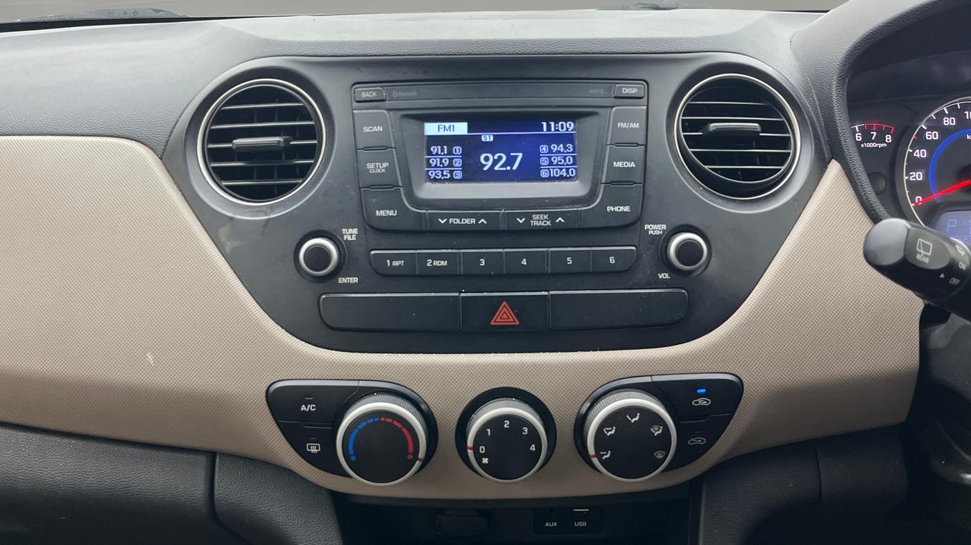 2016 Hyundai Grand i10 ASTA AT 1.2 KAPPA VTVT, Petrol, Automatic, 98,537 km, Air Conditioner