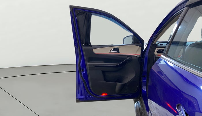 2022 Mahindra XUV700 AX 7 LUXURY D MT 7 STR, Diesel, Manual, 58,100 km, LHS Front Door