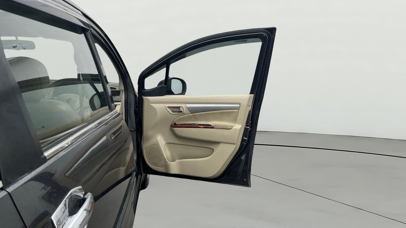 2017 Maruti Ertiga VXI, Petrol, Manual, 1,14,288 km, RHS Front Door