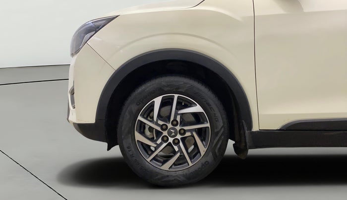 2022 Mahindra XUV300 W8 (O) 1.2 PETROL AMT, Petrol, Automatic, 39,378 km, Left Front Wheel