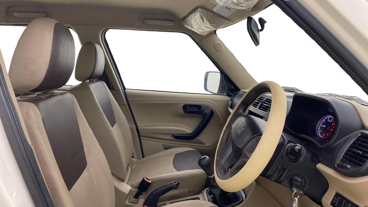 2023 Mahindra BOLERO NEO N 4, Diesel, Manual, 1,41,046 km, Right Side Front Door Cabin