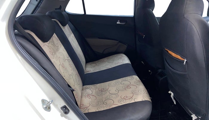 2016 Hyundai Grand i10 ASTA (O) AT 1.2 KAPPA VTVT, Petrol, Automatic, 43,523 km, Right Side Rear Door Cabin