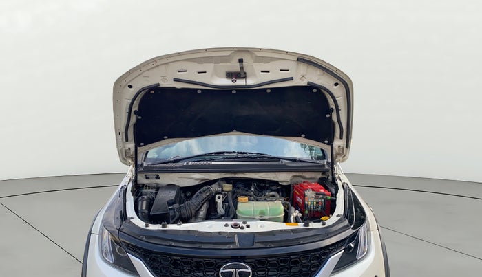 2017 Tata Hexa XE 4X2 7 STR, Diesel, Manual, 1,60,365 km, Open Bonet