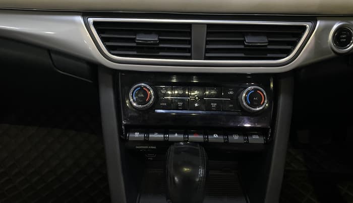 2021 Mahindra XUV700 AX 7 LUXURY D AT 7 STR, Diesel, Automatic, 54,384 km, Air Conditioner