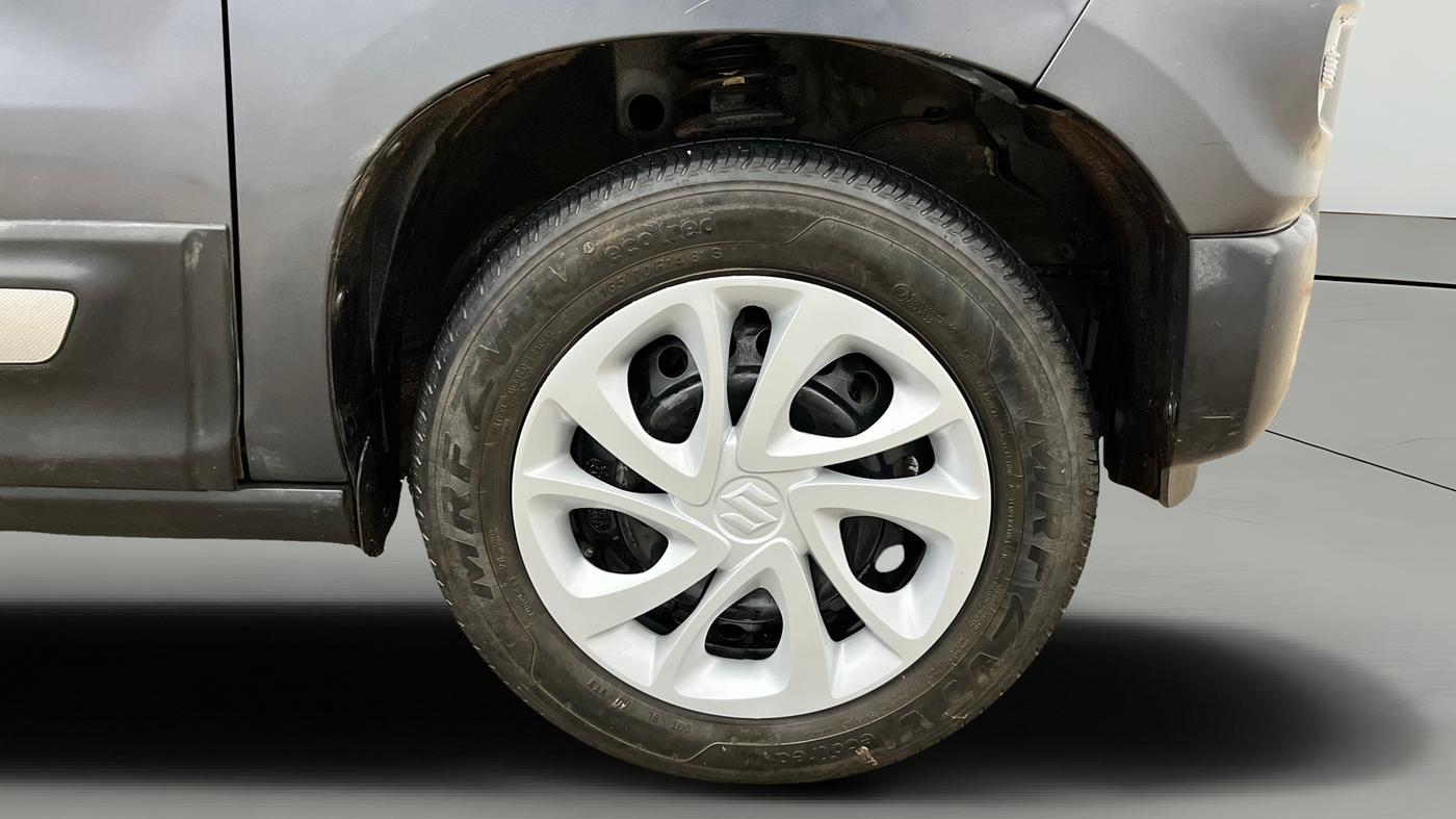 2022 Maruti S PRESSO VXI (O), Petrol, Manual, 27,839 km, Right Front Wheel