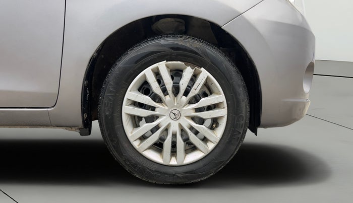 2016 Maruti Celerio VXI CNG, CNG, Manual, 92,073 km, Right Front Wheel