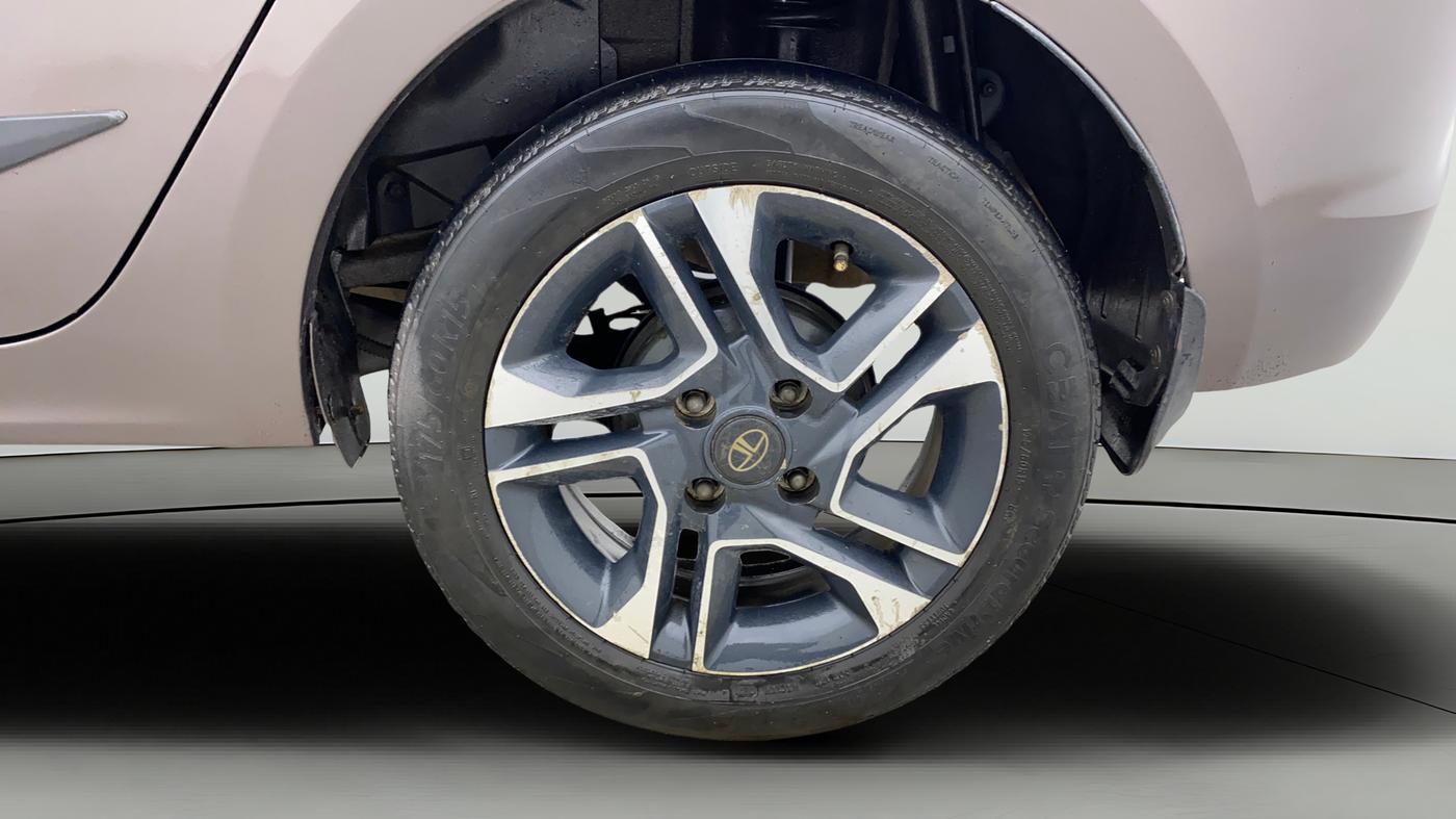 2017 Tata TIGOR XZ PETROL, Petrol, Manual, 76,758 km, Left Rear Wheel