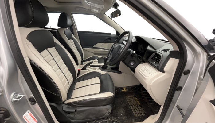 2023 Mahindra XUV300 W6 1.2 PETROL, Petrol, Manual, 38,391 km, Right Side Front Door Cabin