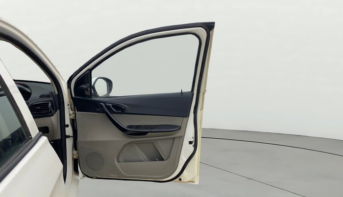 2018 Tata Tiago XT PETROL, CNG, Manual, 77,971 km, RHS Front Door