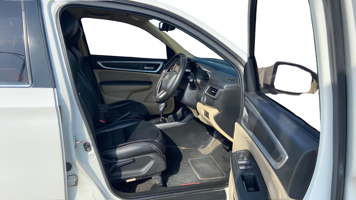 2021 Honda Amaze 1.5L I-DTEC VX CVT, Diesel, Automatic, 1,01,194 km, Right Side Front Door Cabin