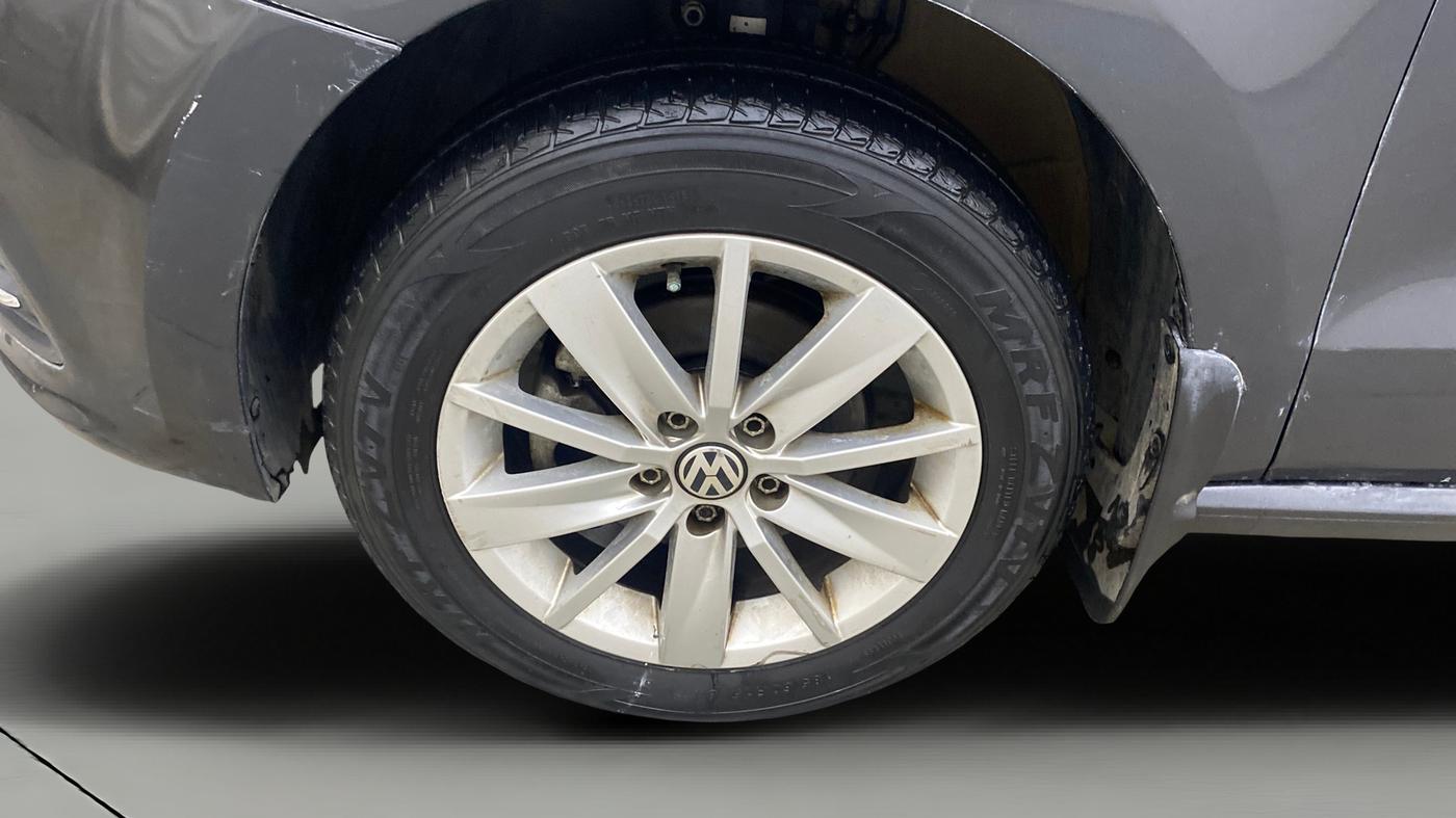 2015 Volkswagen Polo HIGHLINE1.2L, Petrol, Manual, 20,755 km, Left Front Wheel