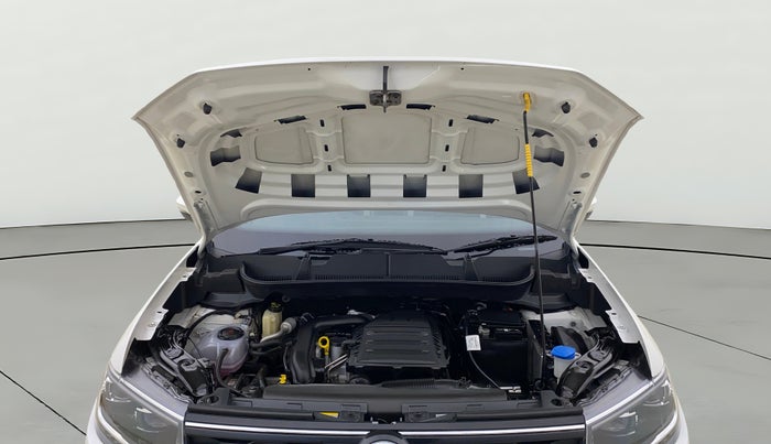 2025 Volkswagen TAIGUN TOPLINE 1.0 TSI AT, Petrol, Automatic, 5,074 km, Open Bonet