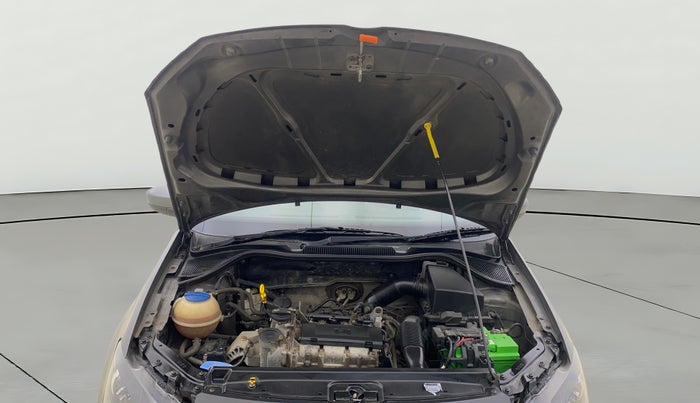 2014 Volkswagen Polo HIGHLINE1.2L, Petrol, Manual, 90,357 km, Open Bonet