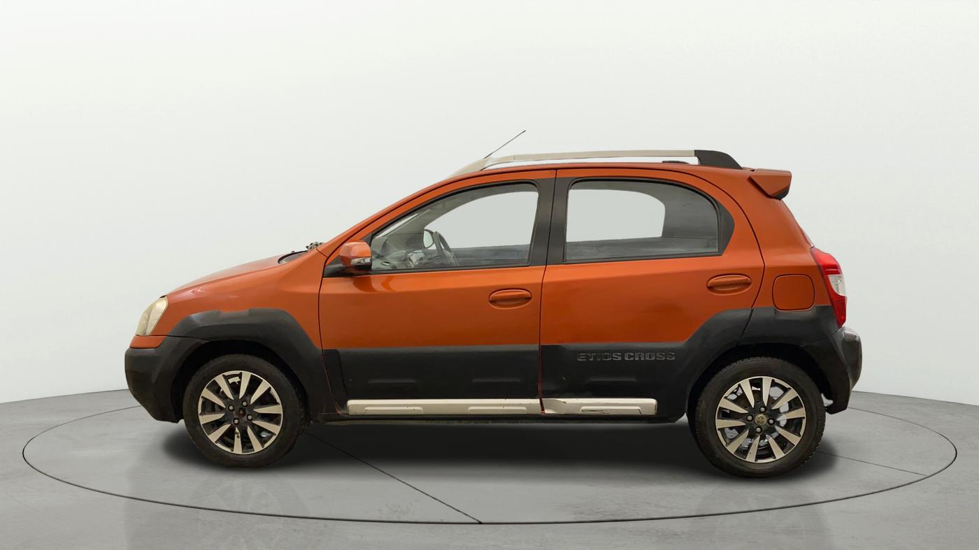 2014 Toyota Etios CROSS 1.2 G, Petrol, Manual, 44,728 km, Left Side