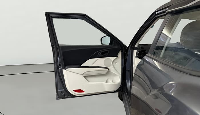2024 Mahindra XUV 3XO MX3 Pro 1.2 L TCMPFi, Petrol, Manual, 17,317 km, LHS Front Door