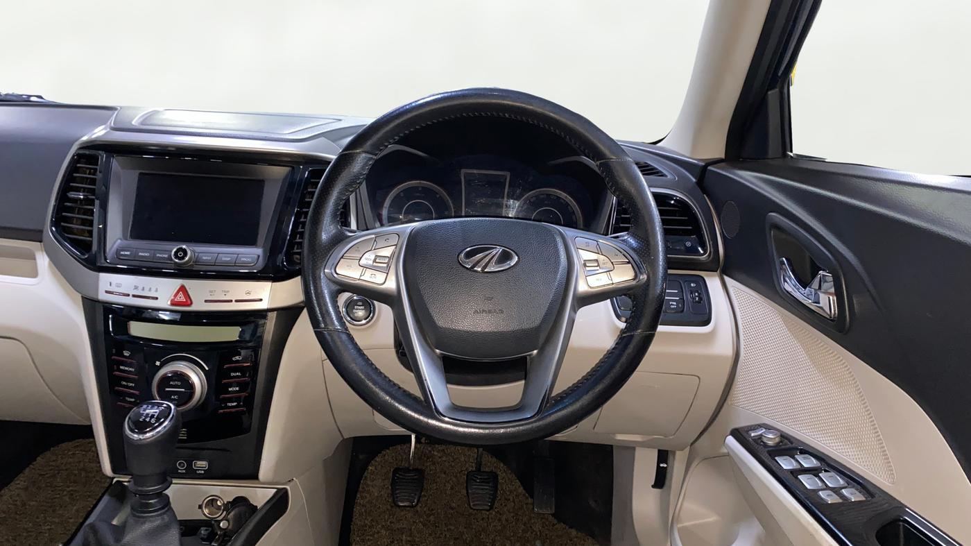 2019 Mahindra XUV300 W8 (O) 1.5 DIESEL, Diesel, Manual, 57,422 km, Steering Wheel Close Up