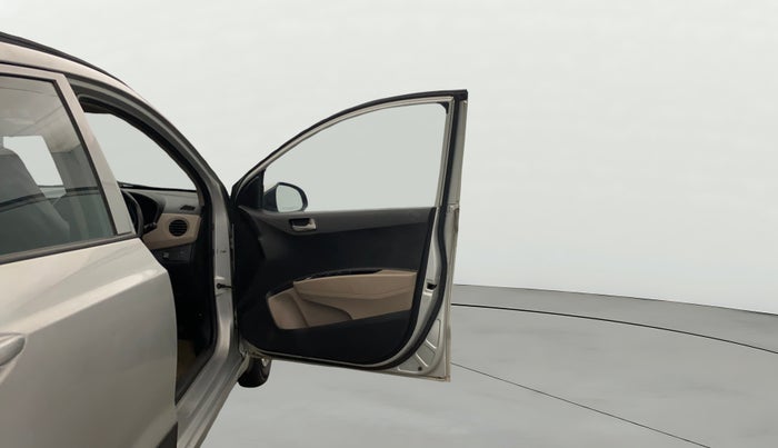 2015 Hyundai Grand i10 SPORTZ 1.2 KAPPA VTVT, CNG, Manual, 1,23,429 km, RHS Front Door