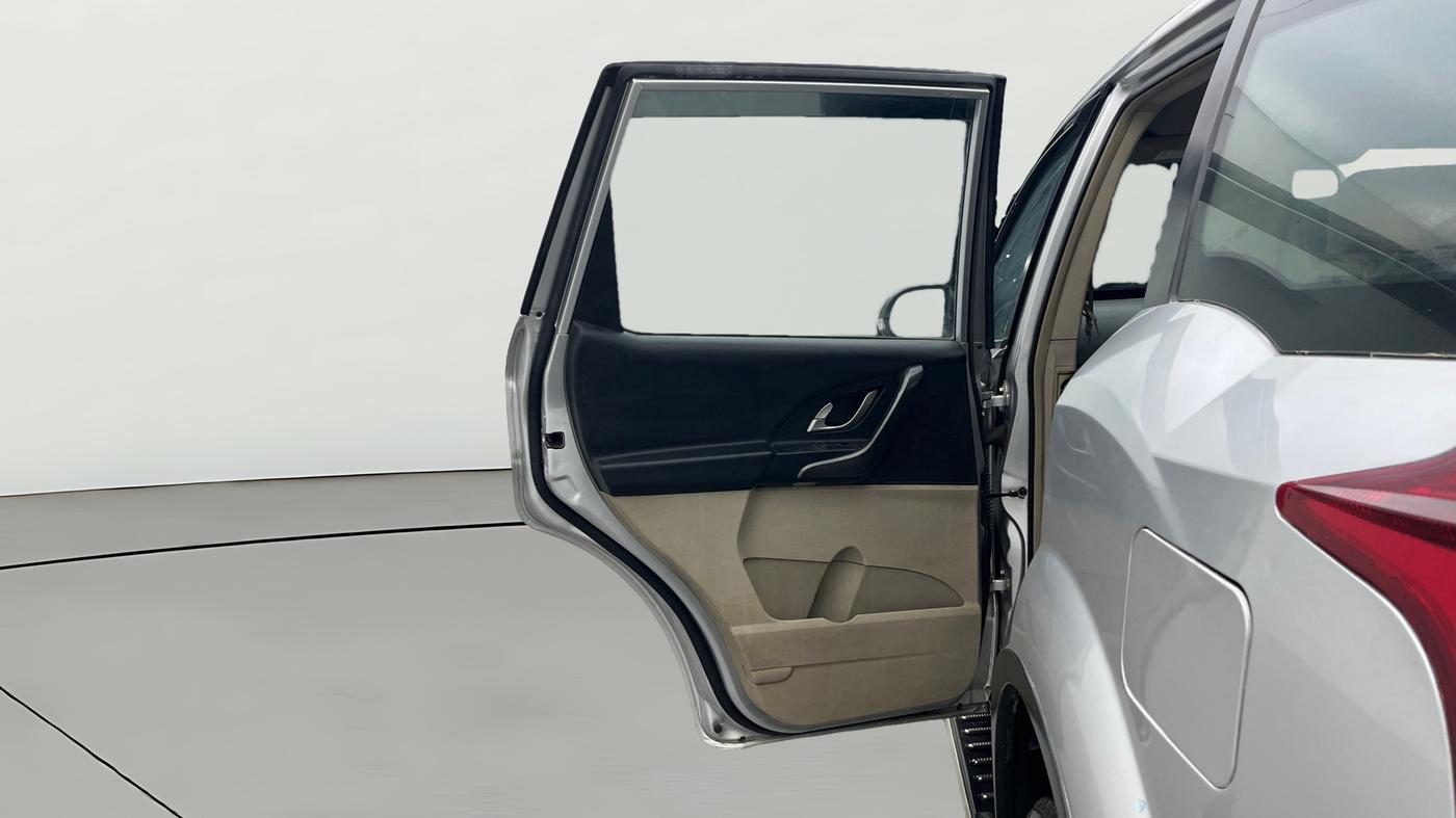 2017 Mahindra XUV500 W6, Diesel, Manual, 90,003 km, LHS Rear Door