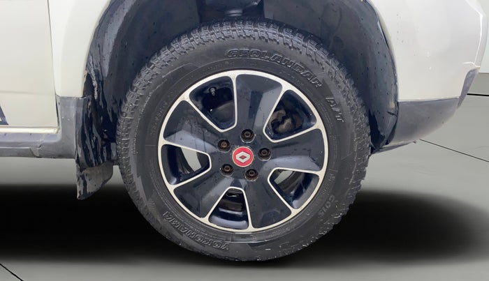 2017 Renault Duster RXS CVT, Petrol, Automatic, 77,297 km, Right Front Wheel