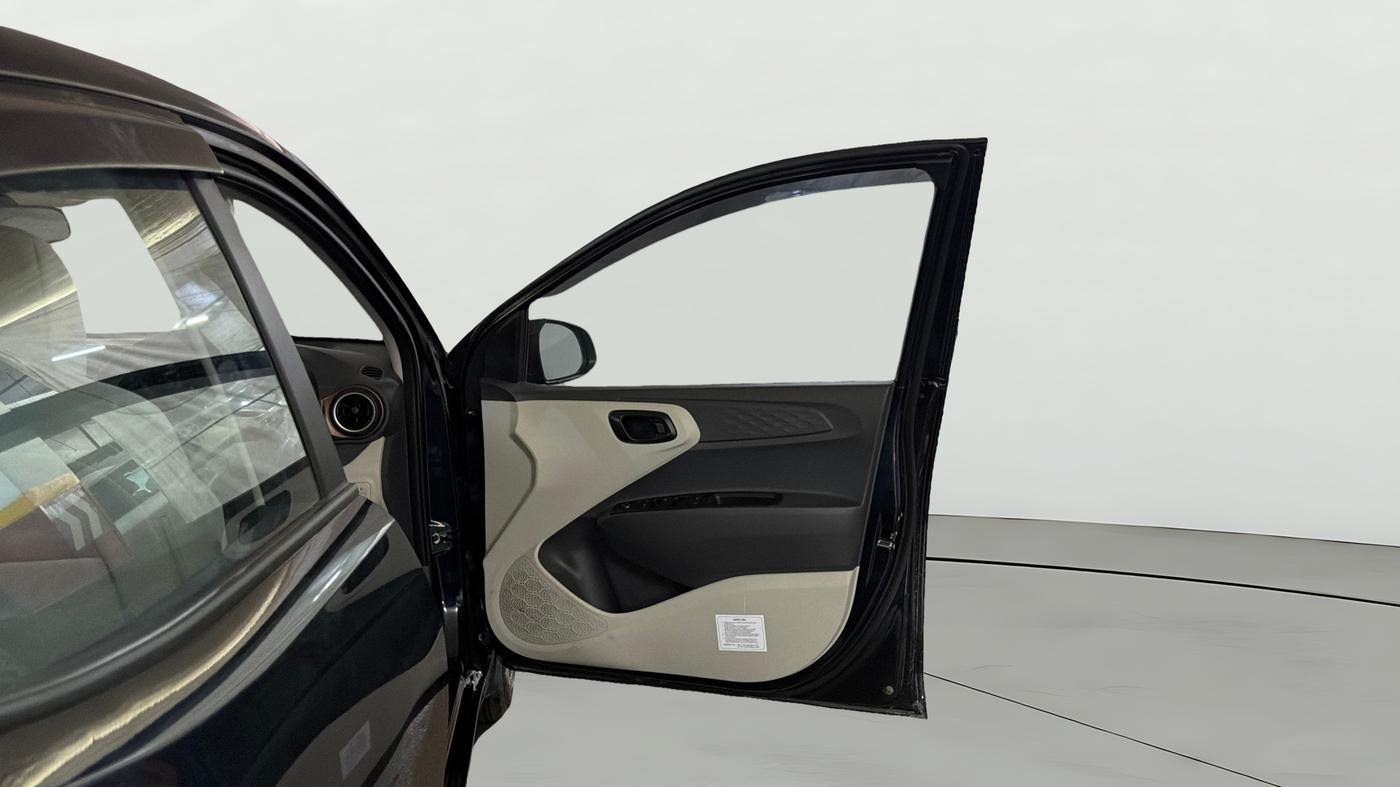2026 Hyundai AURA S 1.2 CNG, CNG, Manual, 591 km, RHS Front Door