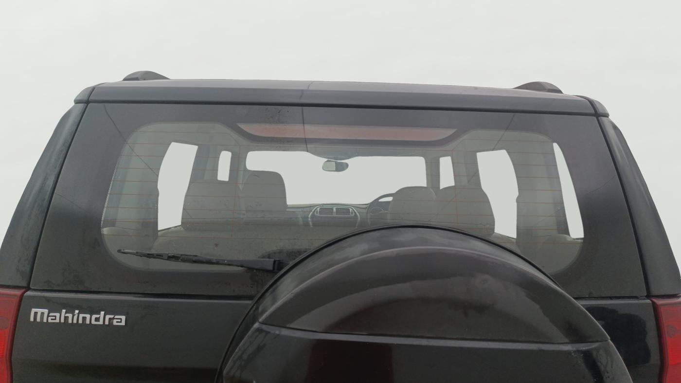 2015 Mahindra TUV300 T8, Diesel, Manual, 1,30,605 km, Rear Windshield