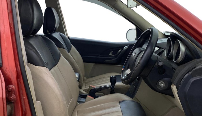 2016 Mahindra XUV500 W6, Diesel, Manual, 1,29,634 km, Right Side Front Door Cabin