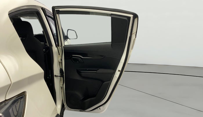 2017 Mahindra Kuv100 K8 6 STR, Petrol, Manual, 12,171 km, RHS Rear Door