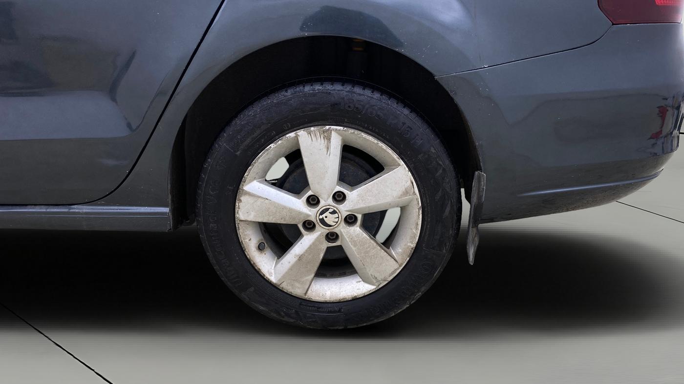 2015 Skoda Rapid 1.6 MPI STYLE PLUS, CNG, Manual, 1,29,687 km, Left Rear Wheel