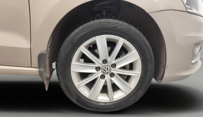 2016 Volkswagen Vento HIGHLINE 1.5 AT, Diesel, Automatic, 86,836 km, Right Front Wheel