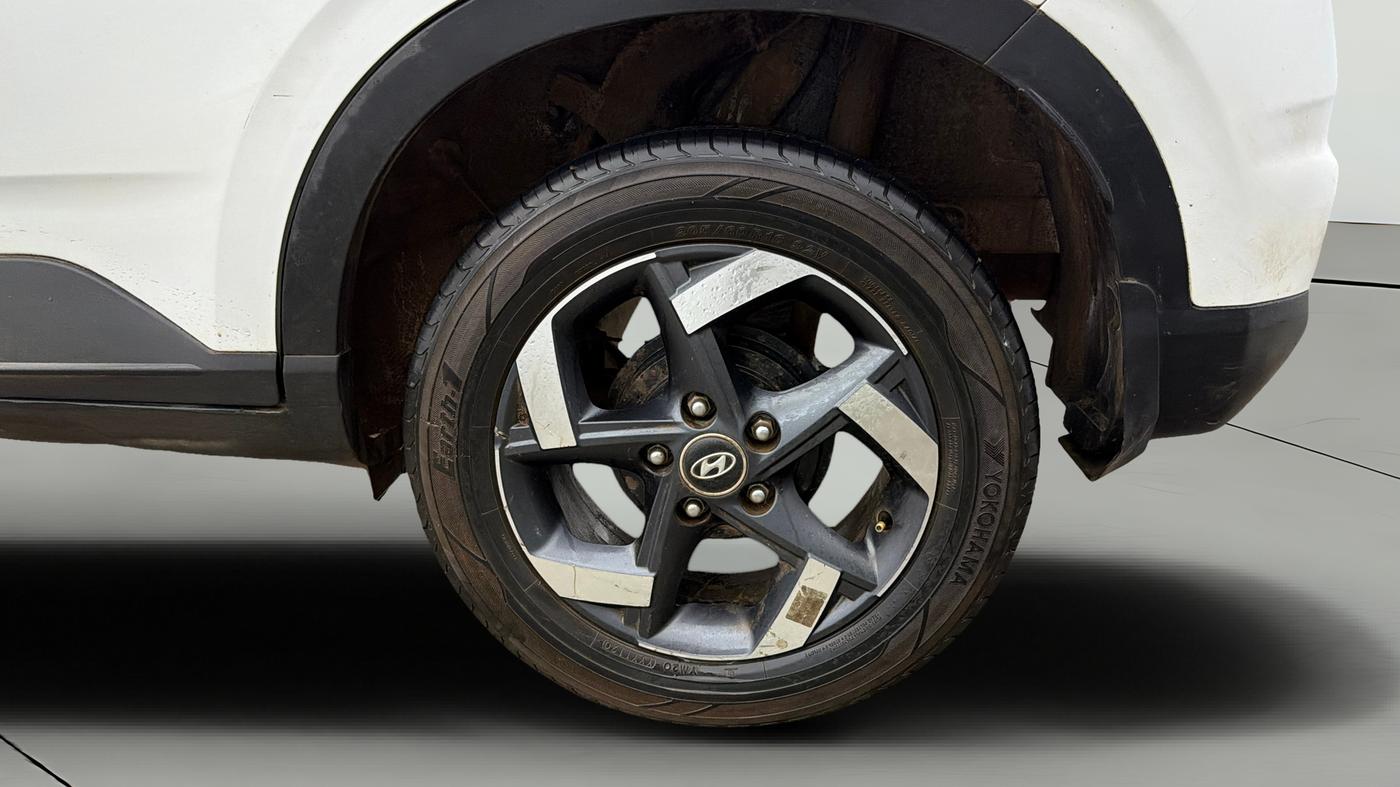 2021 Hyundai VENUE S 1.2, Petrol, Manual, 38,032 km, Left Rear Wheel