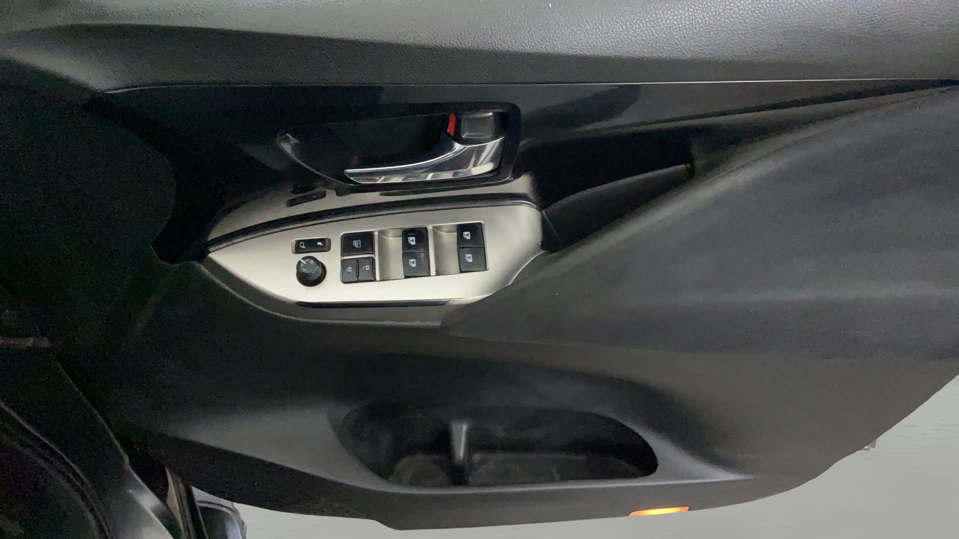 camera-Driver-Side-Door-Panels-Control