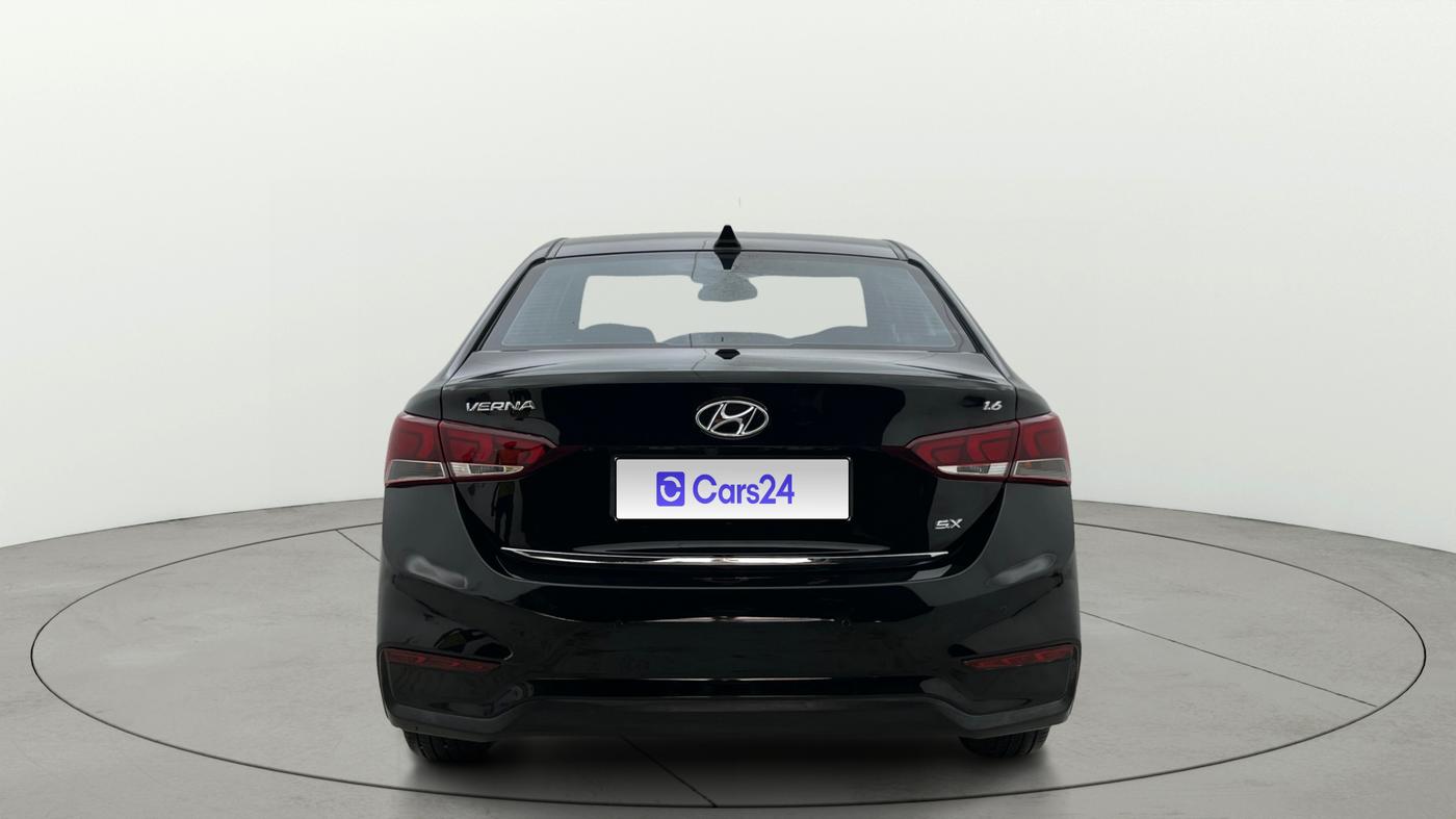 2018 Hyundai Verna 1.6 VTVT SX, Petrol, Manual, 69,994 km, Back/Rear